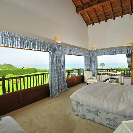 Saint-jean-de-luz Sleeps 14 Pool Wifi
